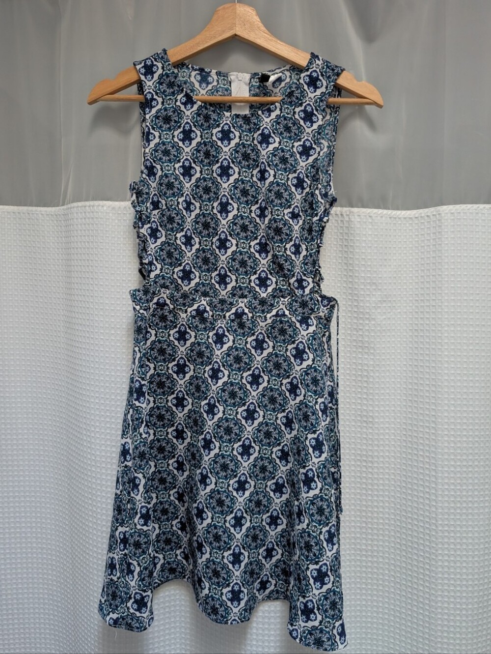 3/$20 H&M Divided Blue Fit & Flare Dress Boho Print Lace Up Side Cut Out Size 4